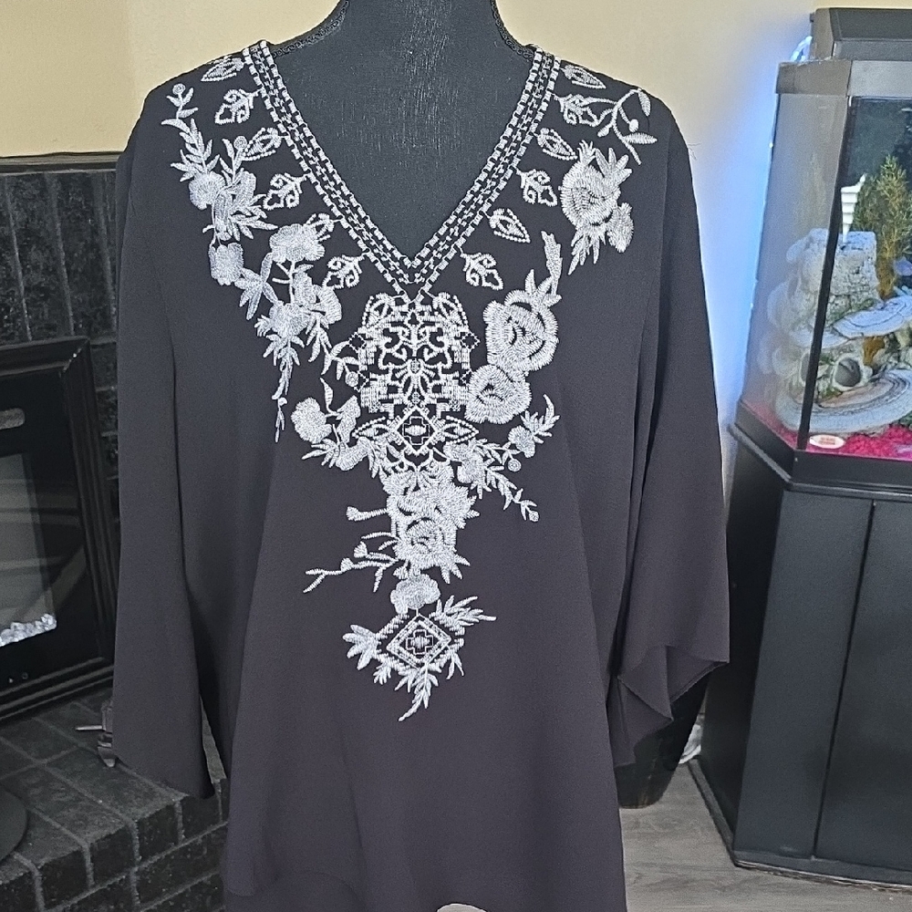 Black and Gray Graphic Relaxed Blouse